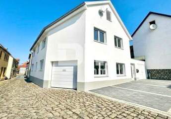 Vollständig kernsaniertes / neu erstelltes EFH in zentraler Lage mit 2 Garagen