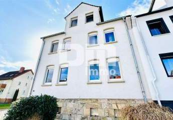 Ein bis Zweifamilienhaus mit 2 Terrassen, Garage und angelegtem Gartenbereich