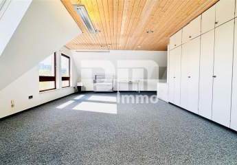 Schön zentral gelegenes Büro mit Balkon und Tiefgaragenstellplatz