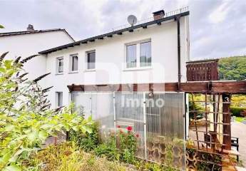Ein- bis Zweifamilienhaus mit viel Potenzial in idyllischer Lagemit Terrasse und Garage