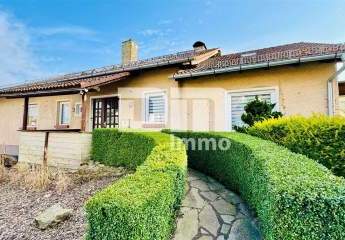 Teilsaniertes Ein - Zweifamilienhaus + Nutzflächen mit Anbau in Traumlage mit Panoramablick