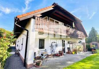 Modernes Ein-/Zweifamilienhaus mit PV Anlage und großer Doppelgarage auf herrlichem Anwesen