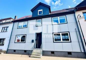 Wohnensemble mit Platz für Visionen: Saniertes Fachwerkhaus / Scheune + Halle mit Paddock