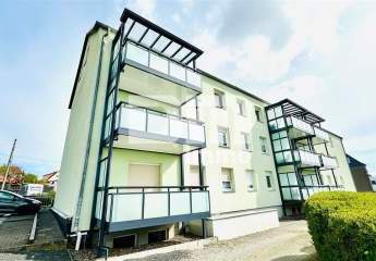 (R)eserviert!Schöne modernisierte 4 Zimmer Wohnung mit Balkon und Garage