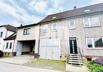 Einzigartiges Immobilien-Ensemble: Zwei Wohnhäuser MFH + EFH mit Halle auf ca. 5.300 m² Grundstück