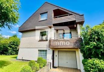 Großzügiges Einfamilienhaus in begehrter Lage mit Balkonen und Traumgarten + Terrasse