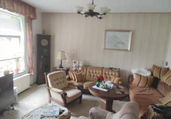 Zweifamilienhaus mit Stall und Scheune