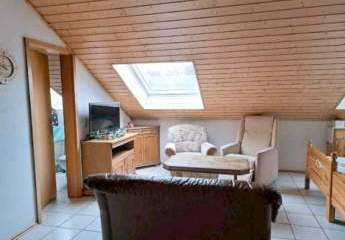 Gepflegtes Apartment im Dachgeschoss eines Mehrfamilienhauses
