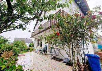 Freistehendes Dreifamilienhaus