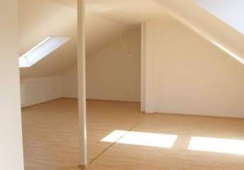 Traumwohnung in einem Dreifamilienhaus mit einem Tageslichtbad und Stellplatz