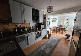 Freistehendes Dreifamilienhaus mit großem Grundstück; Kapitalanlage oder Mehrgenerationenhaus