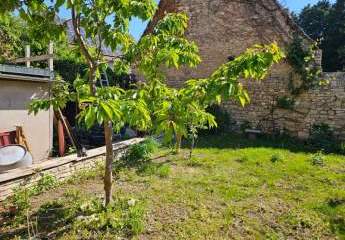 In 2004 voll saniertes 1- Zweifamilienhaus mit kleinem Garten und Hof