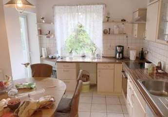 Helle, sehr gepflegte 4 Zimmer - ETW mit 2 Balkonen in bester Lage von Landau;