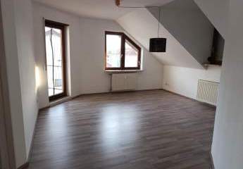 Modern geschnittene Eigentumswohnung mit Stellplatz und großem Balkon