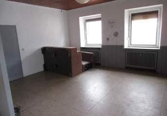 Großes Wohnhaus mit Scheune in Rumbach