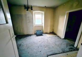 Freistehendes Einfamilienhaus im Dornröschenschlaf