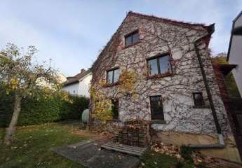 Teilsaniertes, freistehendes Einfamilienhaus mit großem Garten und hochwertiger Ausstattung