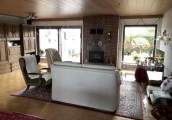 Hochwertig saniertes Mehrgenerationenhaus mit moderner Ausstattung in absolut ruhiger Feldrandlage