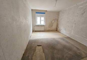 Renovierungsbedürftiges 4 Fam.-Mehrfamilienhaus in zentraler Lage