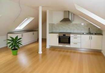 Traumwohnung in einem Dreifamilienhaus mit einem Tageslichtbad und Stellplatz