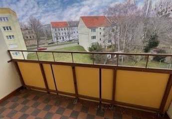 Schöne Stilvolle sonnige 3-R.-Wohnung in Dessau im 3.OG,58,20m2 mit BLK.zu vermieten.