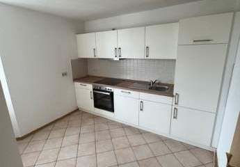 Preiswerte schöne 2-R-Wohnung im 4.OG/DG 60,87m2 mit EBK.         
zu vermieten..!