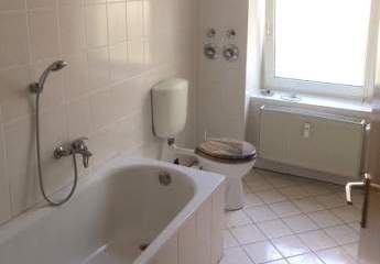 Preiswerte kleine 2-R-Wohnung  im 1.OG in MD.Neue-Neustadt    
ca.46 m2 zu vermieten.