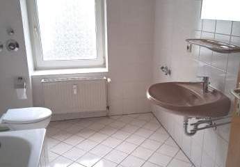 Preiswerte kleine 2-R-Wohnung  im 1.OG in MD.Neue-Neustadt    
ca.46 m2 zu vermieten.
