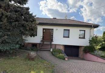Einfamilienhaus in ruhiger Wohnlage ca.115m2 in MD-Rothensee mit
großen Grundstück zu verkaufen.