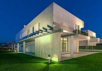 Moderne Luxus-Villa in erster Meereslinie von Poreč