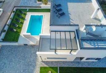 Moderne Luxus Designer-Villa mit Swimmingpool und Dachterrasse mit unverbaubarem Meerblick in Vodice