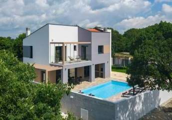 Moderne Designer-Villa mit Swimmingpool in idyllischer Lage im Grünen gelegen in Barban