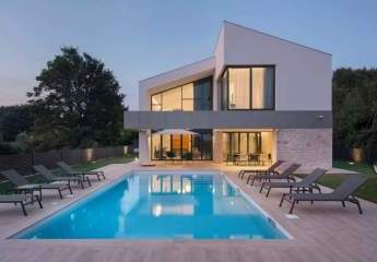 Moderne Luxus Designer-Villa mit Swimmingpool in Medulin