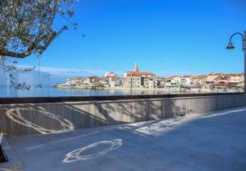 Einzigartige Luxus-Villa mit unverbaubaren Meerblick direkt vor dem Meer in Umag