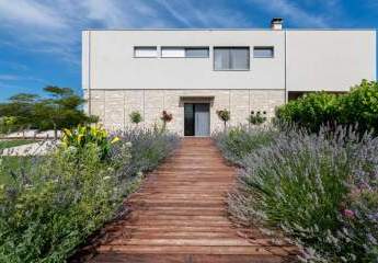 Moderne Luxus-Neubau-Villa mit Swimmingpool und Meerblick in Zambratija