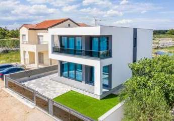 Moderne Luxus Neubau-Architekten-Villa mit Swimmingpool in Meeresnähe in Srima bei Vodice