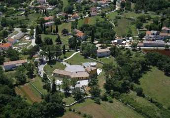 Luxuriöse Villa mit parkähnlichen Grundstück und herrschaftlicher Einfahrt und Sauna in Marčana