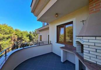 Tolle Dachgeschoss-Maisonette mit Meerblick in erster Meeresreihe von Premantura