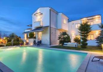 Moderne Luxus Architekten-Villa mit Swimmingpool und Fitnessraum, sowie separaten Apartment in Pula