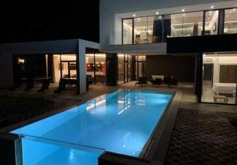 Moderne Luxus Architekten-Designer-Villa mit Meerblick und Swimmingpool in Ližnjan