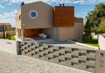 Moderne Luxus-Designer-Villa mit Infinity-Swimmingpool und Panorama-Meerblick in Fazana