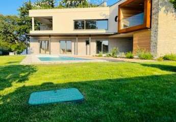 Neubau Luxus-Designer-Villa mit Swimmingpool und Panorama-Meerblick in ruhiger Vorort-Lage von Poreč