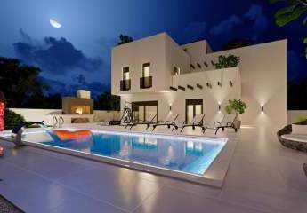 Moderne Luxus Designer-Villa mit Swimmingpool, Dachterrasse und unverbaubarem Meerblick ruhiger Lage von Vodice