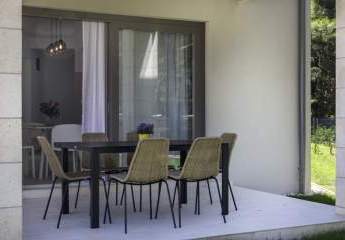 Luxuriöse Designer-Neubau-Erdgeschosswohnung mit Terrasse und Garten in ruhiger Lage von Fažana