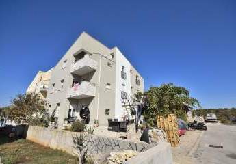 Modernes und gepflegtes Apartmenthaus mit Ausbaupotential in ruhiger Lage in Vodice