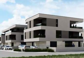 Moderne Designer-Neubau-Etagenwohnung mit Terrasse und Garten in Štinjan
