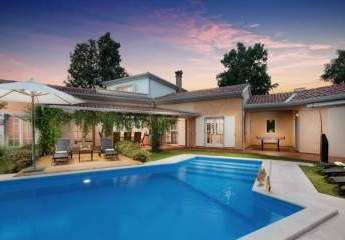 Neuwertiges Landhaus mit Swimmingpool umgeben von Olivenhainen in ruhiger Ortsrandlage von Višnjan
