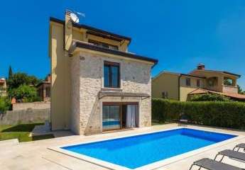 Gepflegtes Einfamilienhaus mit Swimmingpool in ruhiger und idyllischer Lage und Panorama-Meerblick in Poreč