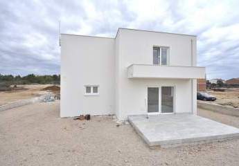 Modernes Designer Neubau-Einfamilienhaus mit Garage in ruhiger und doch zentraler Lage in Vodice