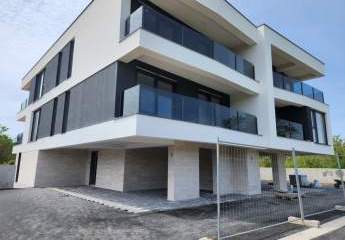 Moderne Neubau Designer-Dachgeschosswohnung mit zwei Balkonen und herrlichem Meerblick in Medulin